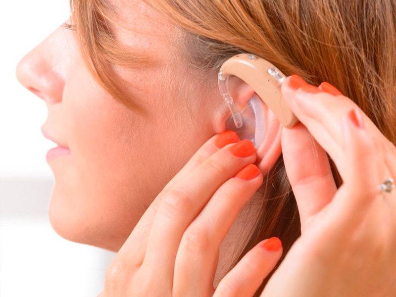 ¿Cómo funcionan los audífonos?